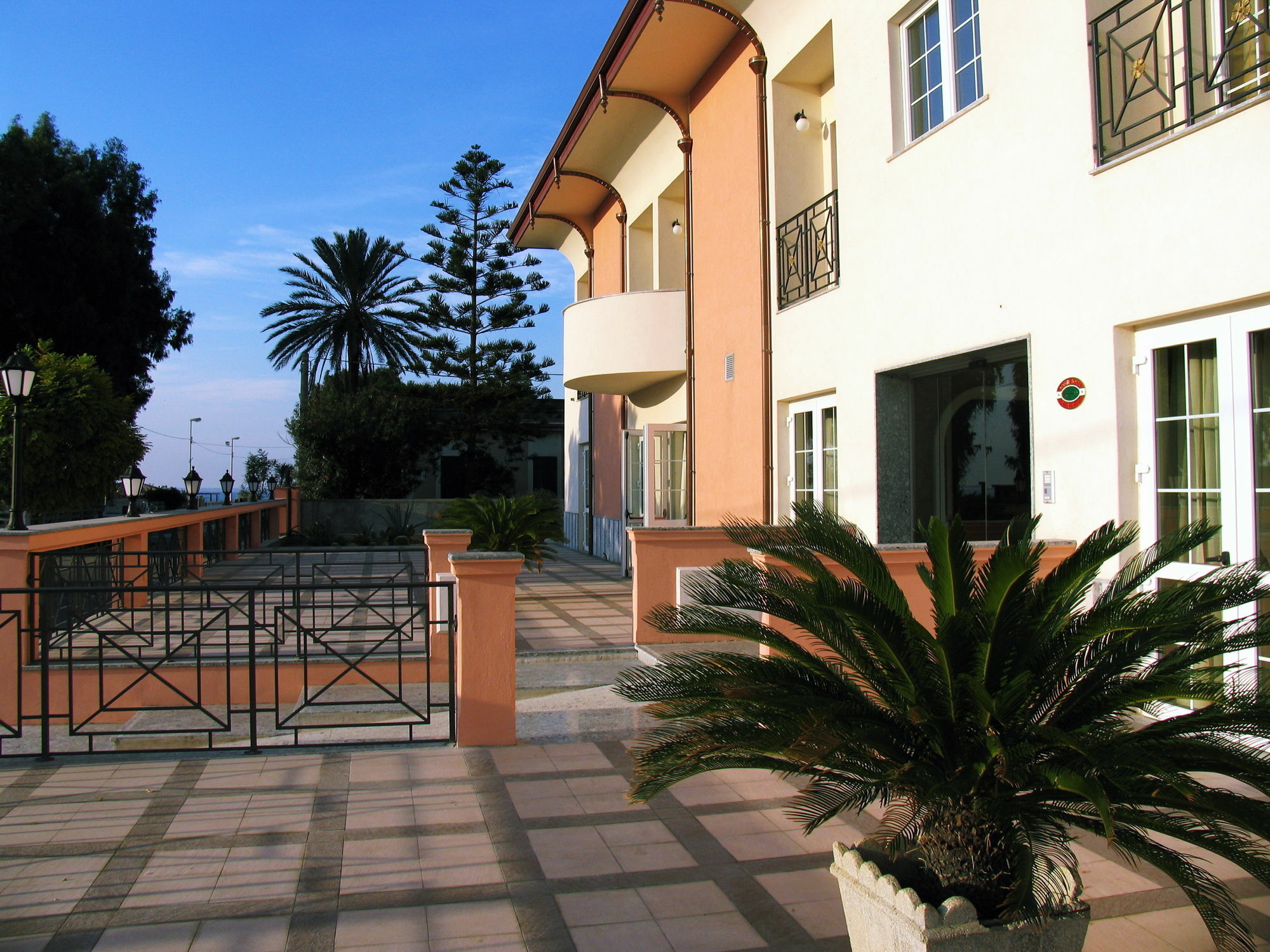 Regent Beach Hotel & Apartments Reggio di Calabria Ngoại thất bức ảnh